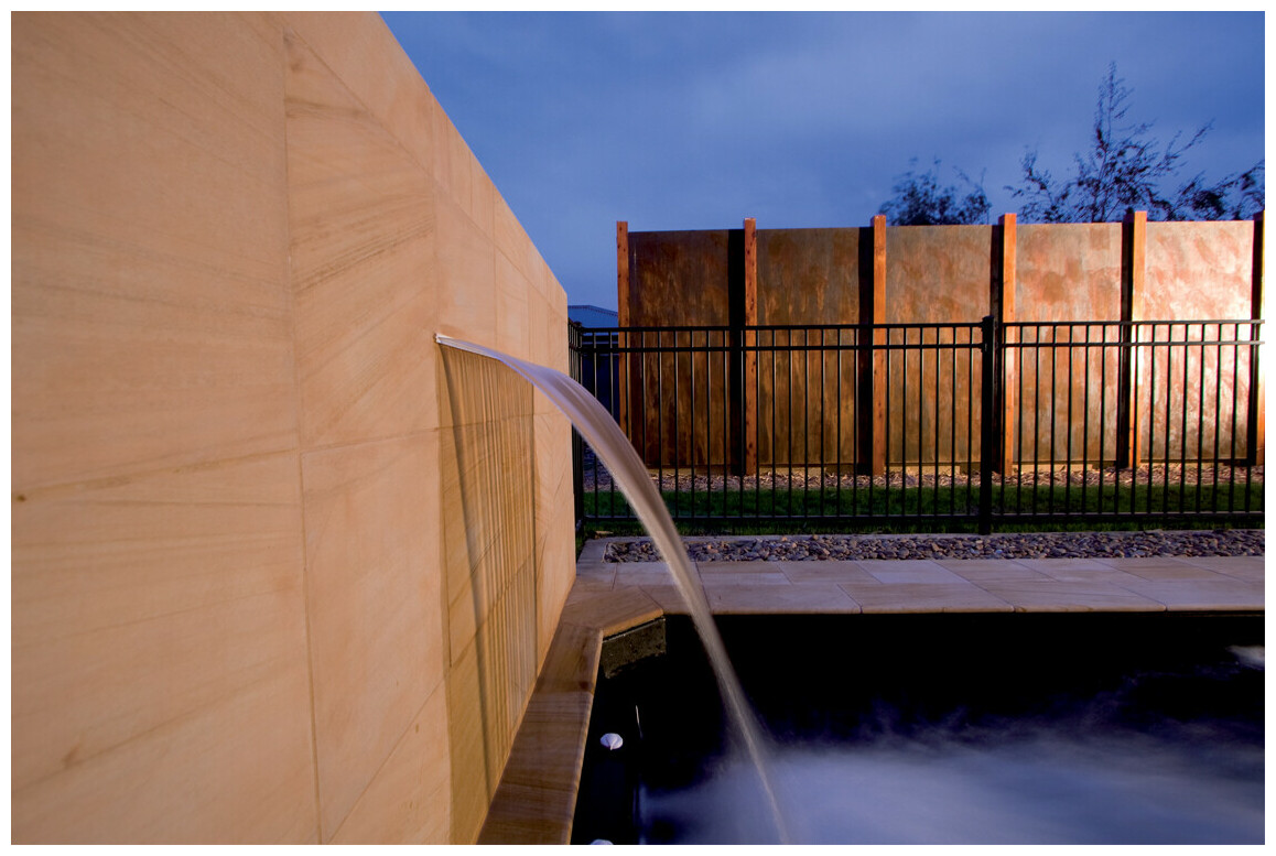 cascade pour piscines en abs  silkflow en situation