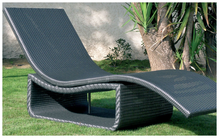 Socle Néo gris en résine tressée du bain de soleil  Easy quiet en situation