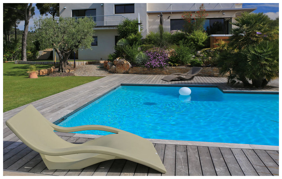 transat de bain Muse en polyéthylène en situation