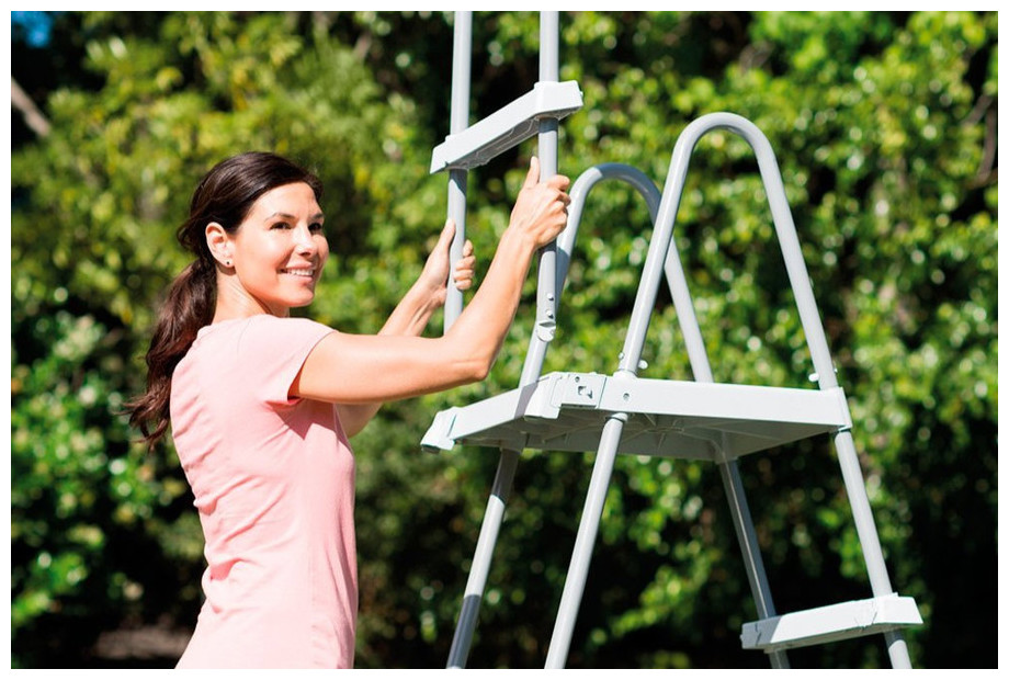 Echelle pour piscine hors-sol Intex hauteur 132 cm