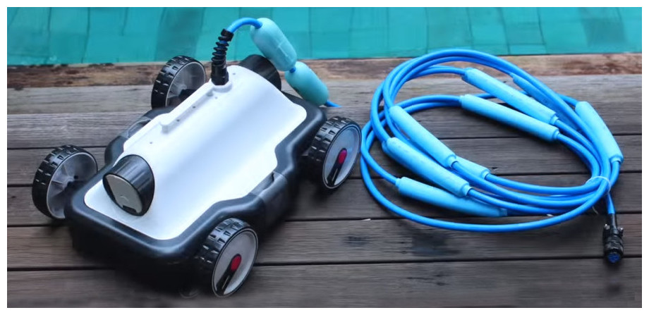 robot électrique pour piscine e kleen kokido en situation