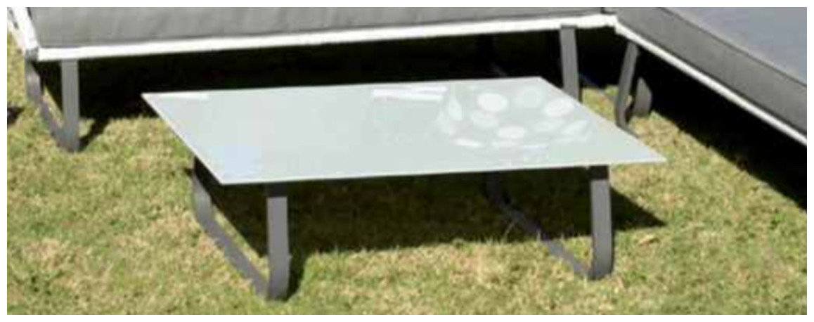 table en verre du salon de jardin horizon en situation 