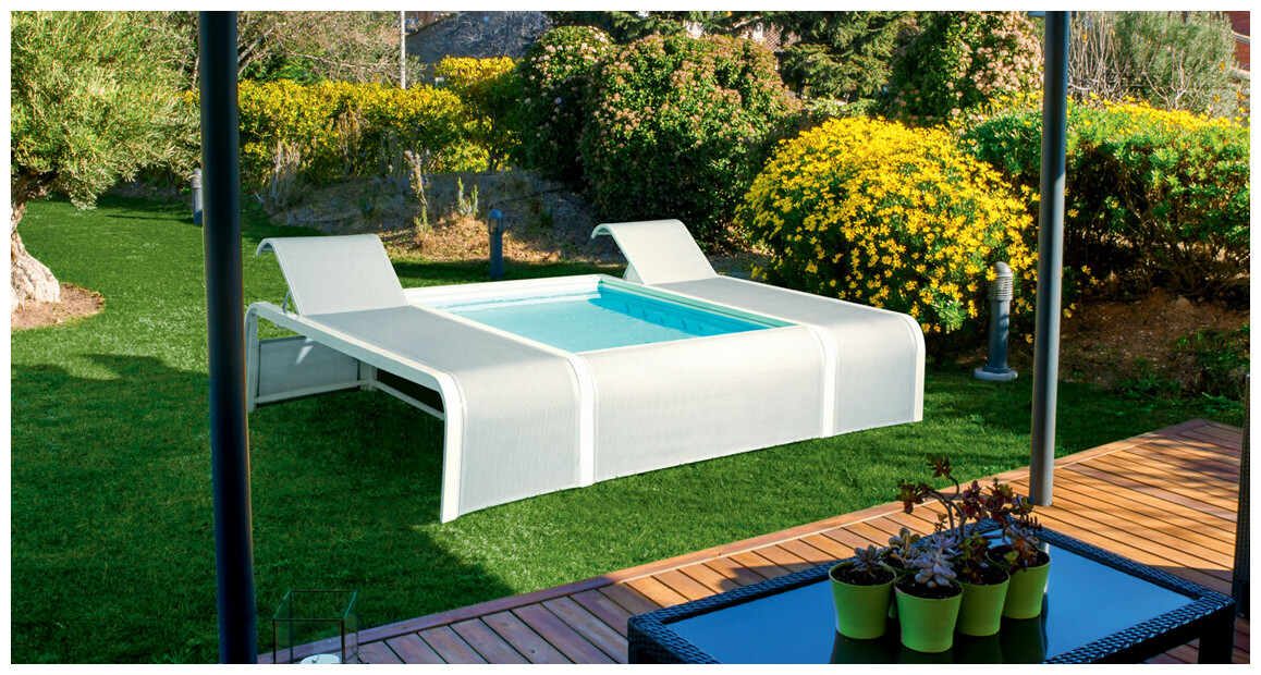 piscine hors sol mariposa installée dans un jardin