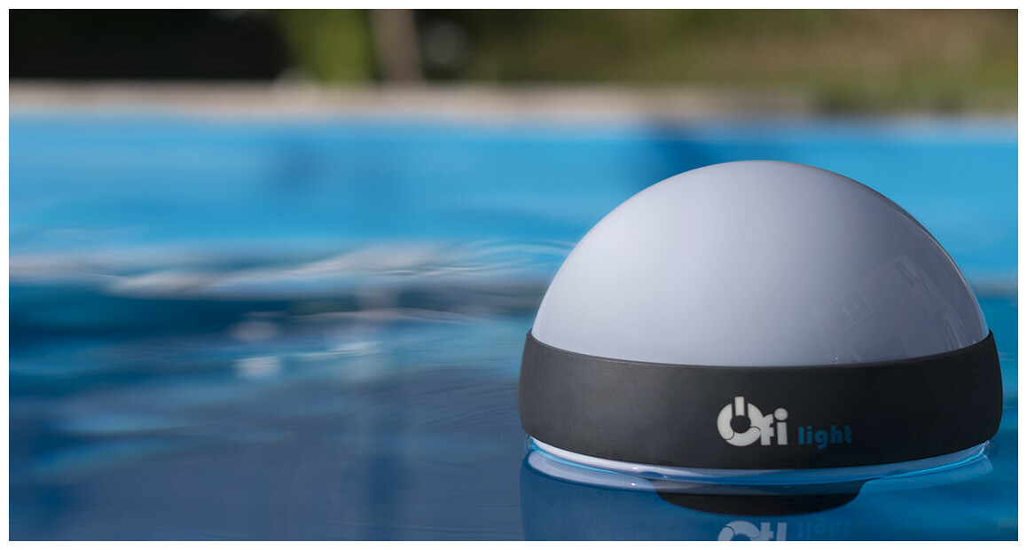 Analyseur d'eau de piscine connecté OFI Light en situation