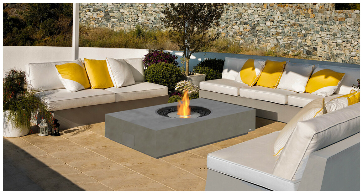 cheminée à l'éthanol Martini 50 Ecosmart Fire vue sur une terrasse