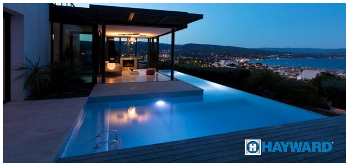 projecteur led hayward ColorLogic® III/ CrystaLogic® en situation