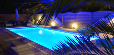 Eclairage de piscine : un plaisir à toute heure de la nuit