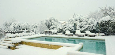 Quels accessoires d'hivernage pour votre piscine ?