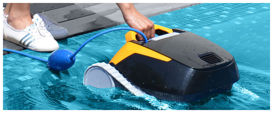 robot pour piscine Dolphin E25 en situation