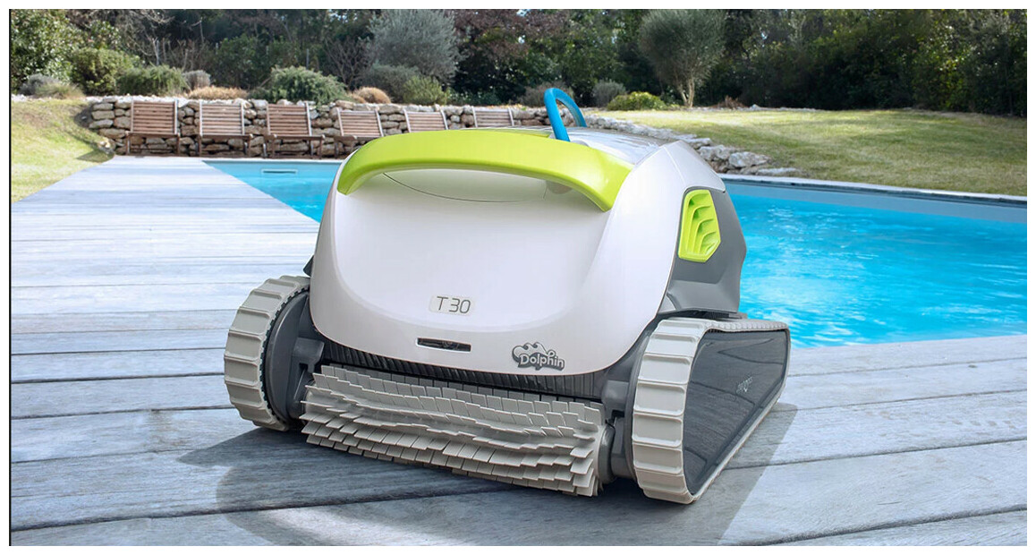 robot nettoyeur de piscine dolphin T30 en situation