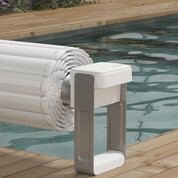Volet piscine évolutif Pool Swift : De manuel à motorisé sur batterie